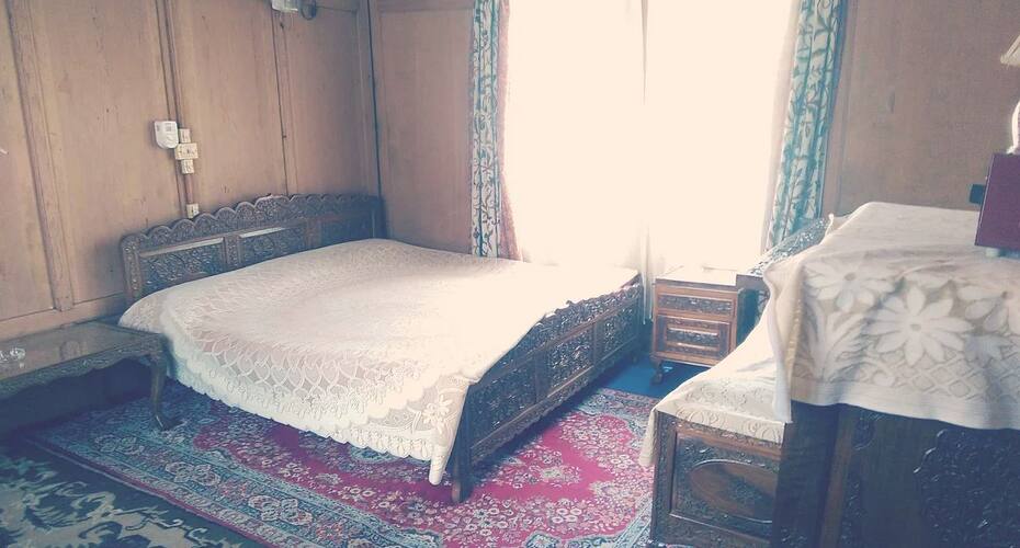 New Zaitoon Houseboat, Srinagar 4